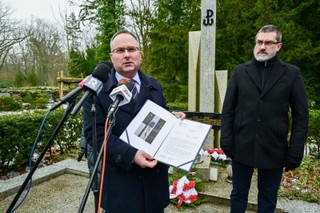 Czarna farba na pomniku AK w Szczecinie. IPN reaguje zawiadomił prokuraturę