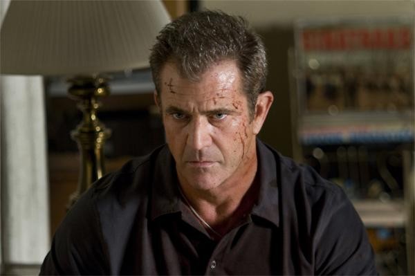 Mel Gibson znowu rządzi w kinach