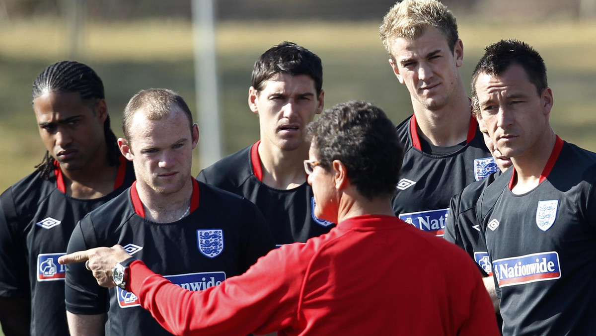 Prawdziwy ból głowy ze swoimi zawodnikami ma selekcjoner angielskiej kadry, Fabio Capello. Nie tylko z wyborem zawodników na EURO 2012, ale też z obsadzeniem stanowiska kapitana reprezentacji, co po raz kolejny może okazać się dla Włocha trudnym zadaniem...