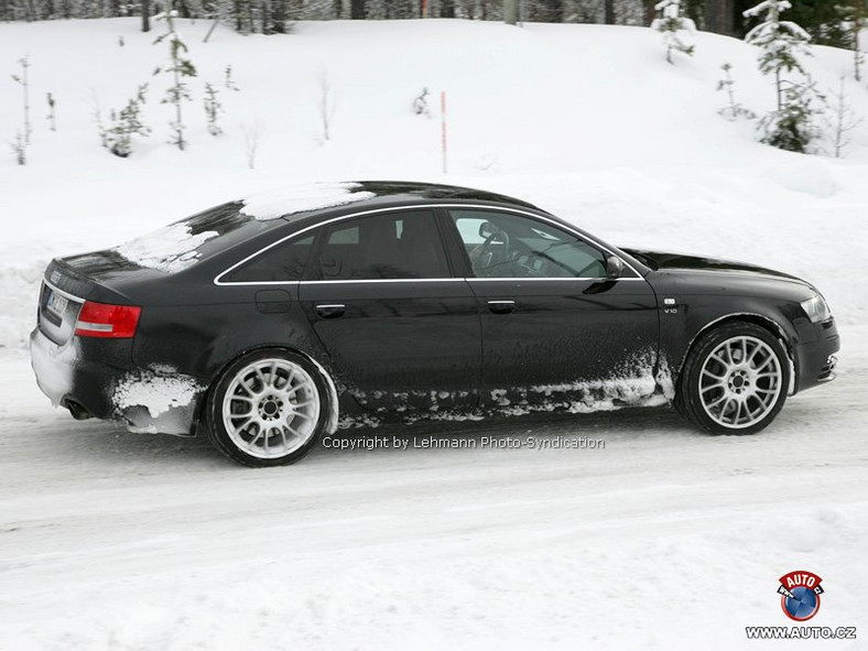 Zdjęcia szpiegowskie: Nowe Audi RS6 i 12-cylindrowe Q7 RS TDI