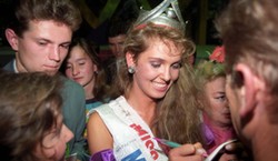 Nagranie z Ewą Wachowicz hitem sieci. Tak zdobywała koronę Miss Polonia [WIDEO]
