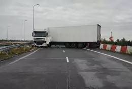 Droga S8 i autostrada A1 zablokowane. Na obu trasach doszło do wypadków z udziałem ciężarówek