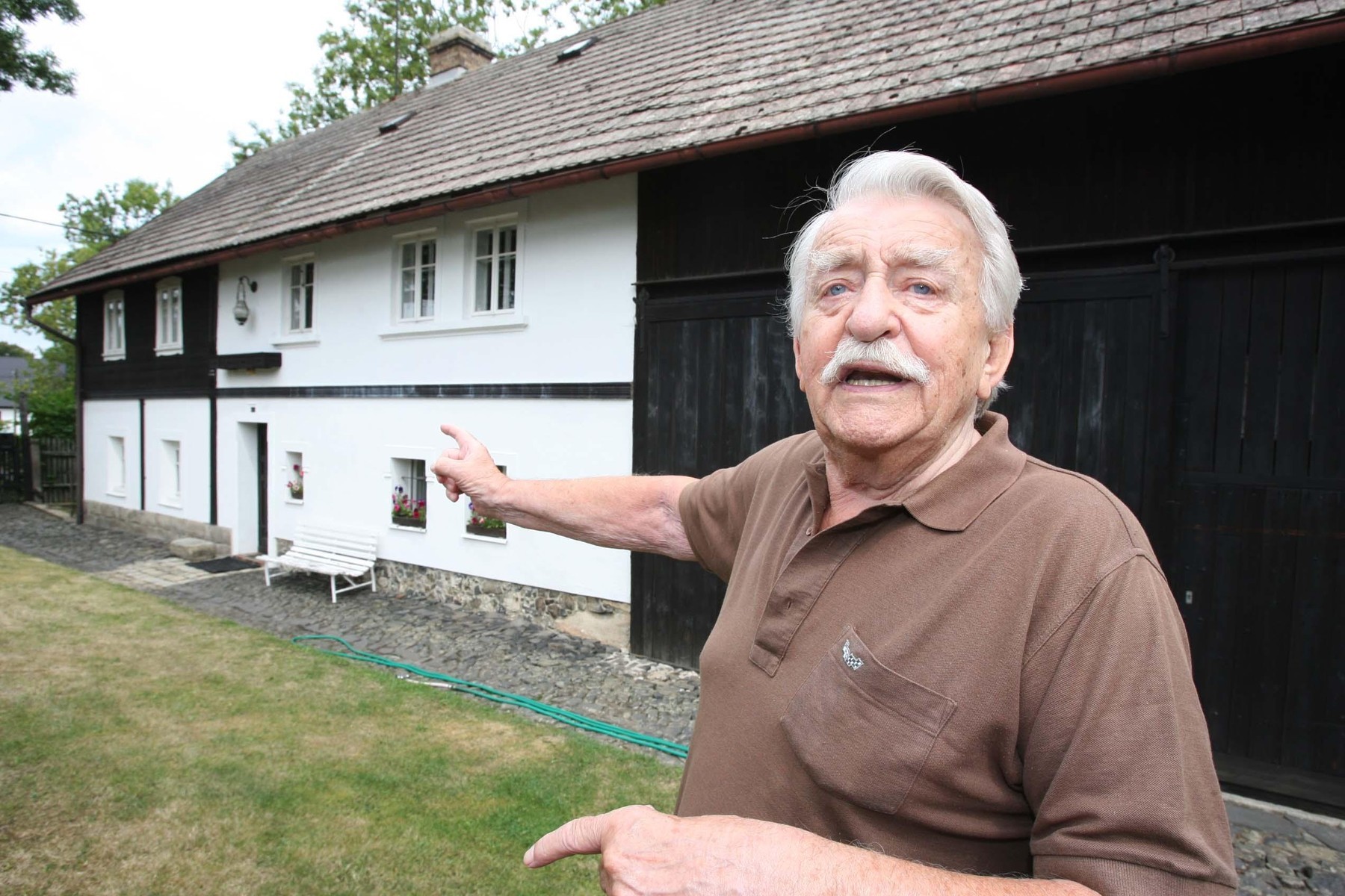 Český herec Oldřich Velen. 