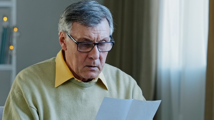 Państwo zawiniło, a senior zapłaci. Część czerwcowych emerytów na podwyżkę może teraz czekać wiele miesięcy