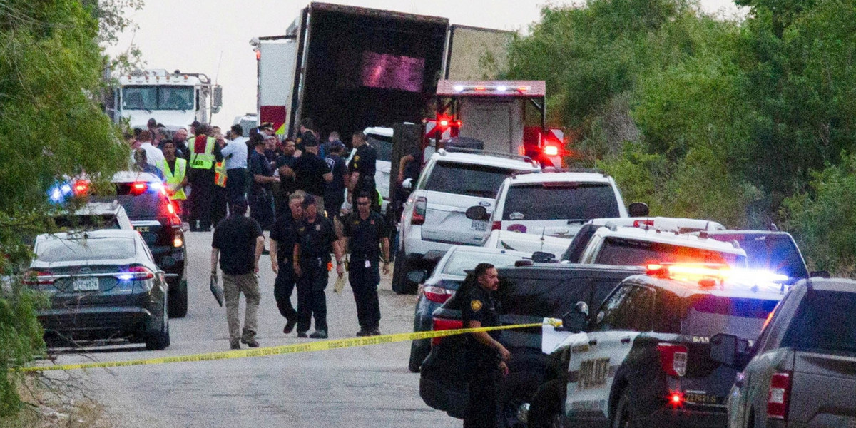Prawdziwa tragedia w Teksasie. Znaleziono 46 martwych osób w naczepie ciężarówki. To prawdopodobnie migranci.