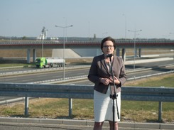 Stylizacja totalnie na NIE! Rajstopowa sinica na nogach Ewy Kopacz