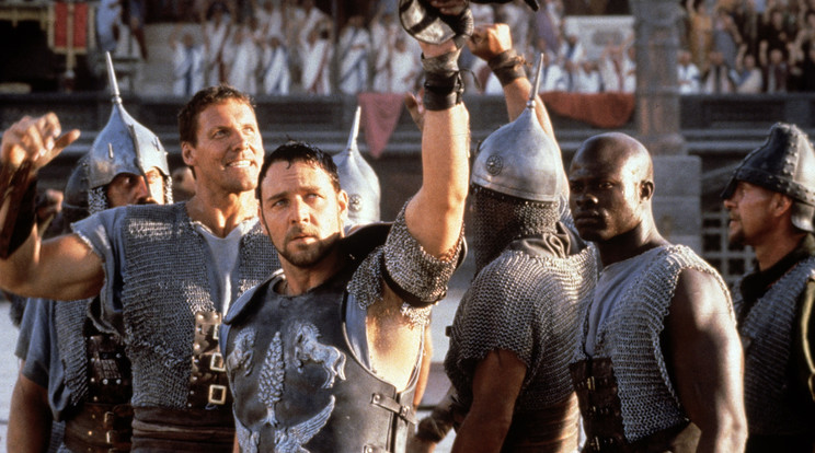 A 2000-ben bemutatott Gladiátor sikere után az egész világ Russel Crowe lábai előtt hevert / Fotó: Northfoto