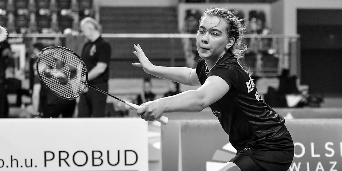 "Z głębokim smutkiem zawiadamiamy, że dzisiaj po długiej i ciężkiej chorobie odeszła od nas Julia Wójcik, utalentowana badmintonistka i reprezentantka kraju, mająca zaledwie 17 lat" - to początek fragmentu PZD. 
