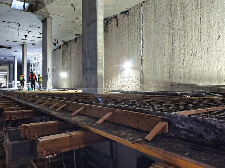 Tunel średnicowy w Łodzi. Budowa peronu na przystanku Koziny