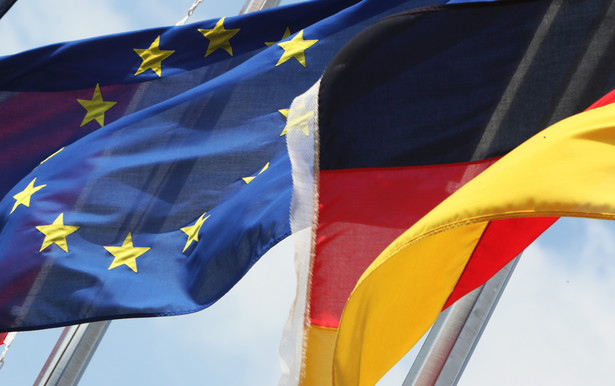 Flagi Niemiec i Unii europejskiej, fot. Chris Ratcliffe/Bloomberg
