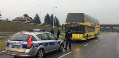 Kierowca autobusu pędził autostradą pod prąd