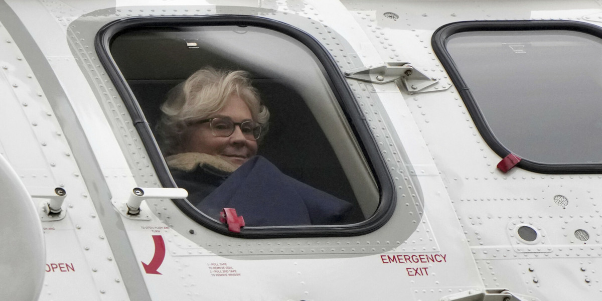 Minister obrony Christine Lambrecht na pokładzie śmigłowca