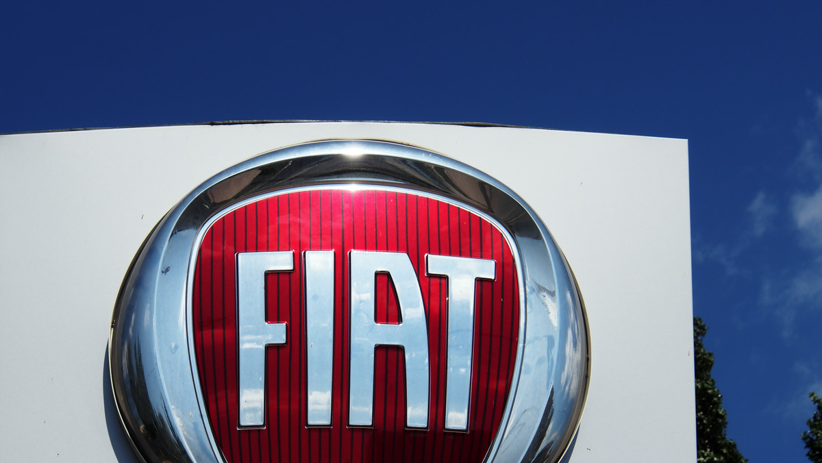 W ciągu siedmiu miesięcy br. tyska fabryka Fiata o ponad 15 proc. zwiększyła produkcję swoich najważniejszych modeli: fiata 500 i lancii ypsilon. Dzięki zwiększonym zamówieniom pracę zachowa 50 spośród ok. 150 osób, którym z końcem lipca wygasły umowy o pracę.