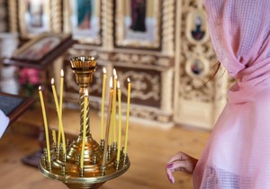 Sutra je Veliki četvrtak, a devojke večeras treba da urade jednu stvar: Sanjaće sudbinsku ljubav