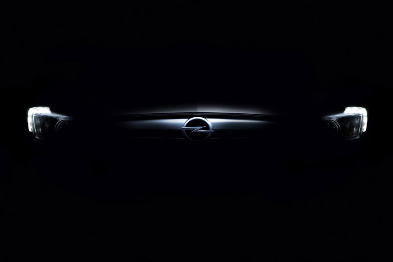 Opel Insignia wyjedzie z inteligentnymi przednimi lampami