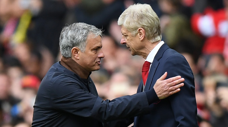 Jose Mourinho és Arsene Wenger ezúttal a megszokottnál barátságosabbak voltak egymással /Fotó: AFP