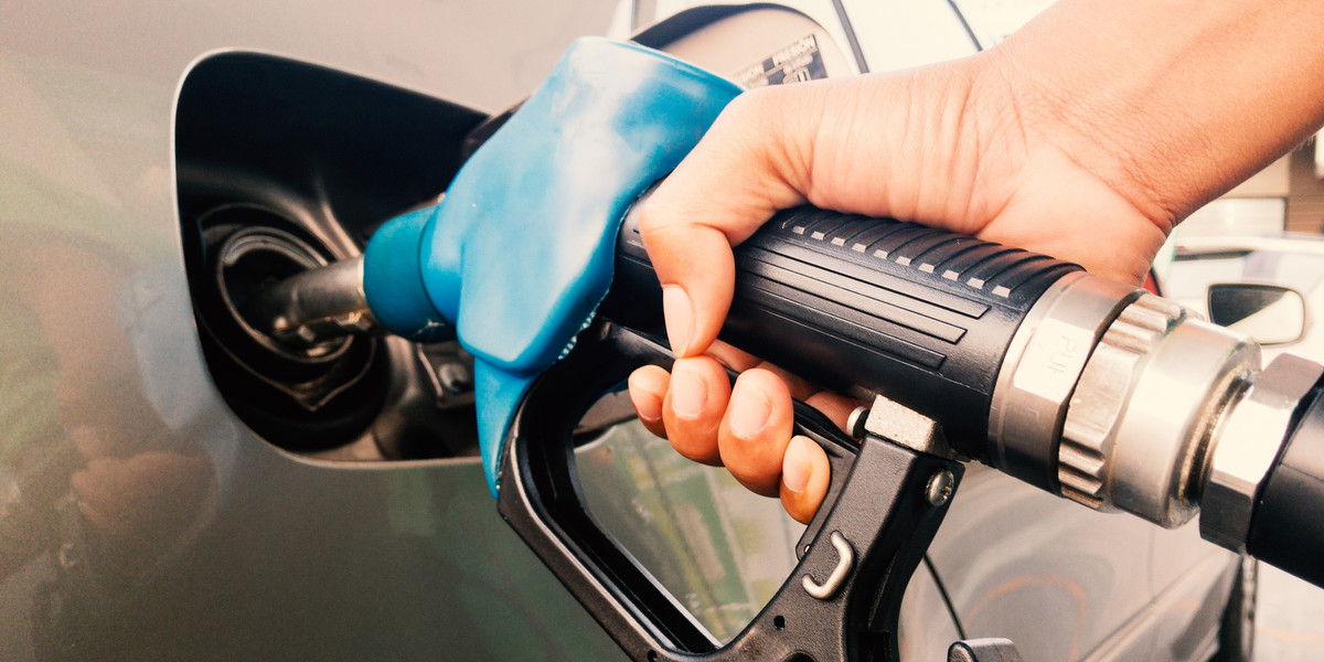 Ceny benzyny i oleju napędowego spadły w stosunku do poziomów opłat z początku czerwca