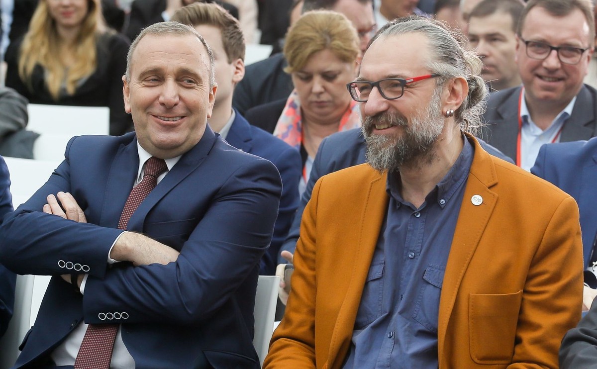 Przewodniczący PO Grzegorz Schetyna i lider KOD Mateusz Kijowski 