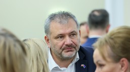 waldemar żurek mówił o przywożeniu ziobry "w bagażniku". teraz się tłu