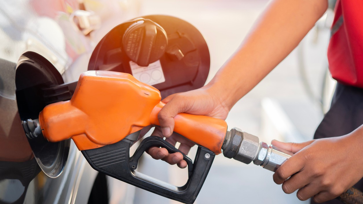 Jazda na rezerve je pasca! Ničíte si palivové čerpadlo a riskujete poruchu.