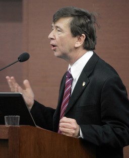 Debata ekspertów Macierewicza o katastrofie smoleńskiej: Większość uczonych siedzi cicho. Boją się o siebie