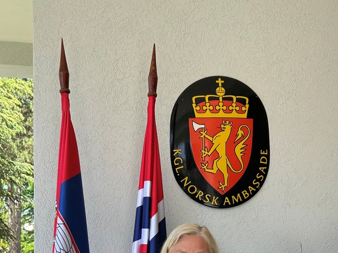 Ambasadorka Srbije u Norveškoj Kristin Melsom u tradicionalnoj nosnji povodom proslave Dana ustavnosti 17 maja  