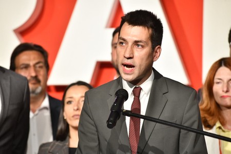 Dobrica Veselinović rekao je u izbornoj noći da prihvata odgovornost za rezultate koalicije "Biramo borbu" u Beogradu