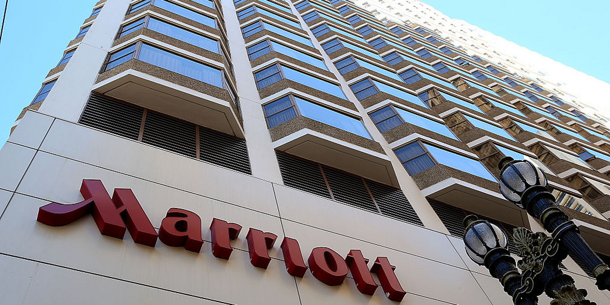 Marriott kupił firmę Starwood w 2016 roku i "odziedziczył naruszenie danych", którego nie wykryto do listopada 2018 roku. Teraz grozi mu grzywna