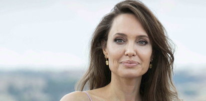 Angelina Jolie już się z tym nie kryje! Przyłapano ją w restauracji na randce