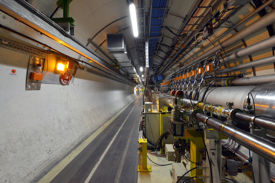 Nad antymaterią pracuje m.in. CERN (na zdjęciu urządzenia na terenie instytutu)
