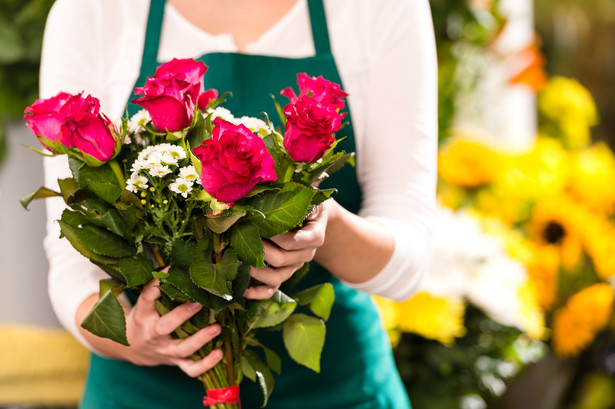Sprawa dotyczyła kobiety, która 26 maja na Rynku Kleparskim w Krakowie (to najstarsze targowisko w mieście) umówiła się z koleżanką, by przekazać jej kwiaty, które miała złożyć na grobie matki. Panie robiły to co roku.