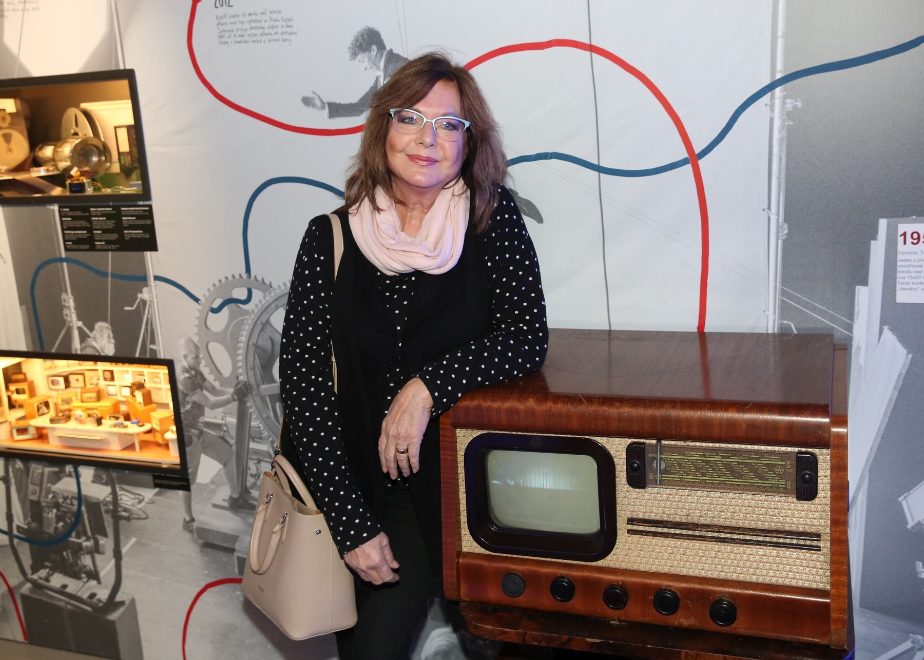 Česká moderátorka, bývalá televízna hlásateľka a príležitostná herečka Marie Tomsová.