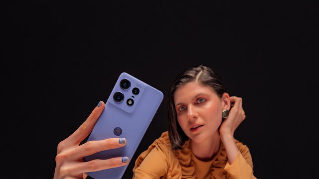 Motorola zaprezentowała smartfon, który jest dziełem sztuki i ładuje się w 4 minuty