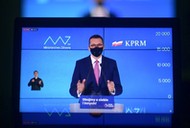 Premier Mateusz Morawiecki podczas konferencji prasowej.