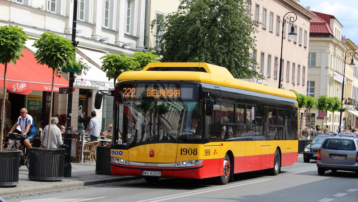 Jest ich dziesięć. Mają klimatyzację, monitoring, system informacji pasażerskiej i - co najważniejsze - ekonomiczne silniki. MZA są bardzo zadowolone z elektrycznych autobusów, które od dwóch miesięcy kursują po Warszawie. – Koszty eksploatacji są czterokrotnie niższe, niż w przypadku tradycyjnych pojazdów spalinowych – podkreśla spółka.