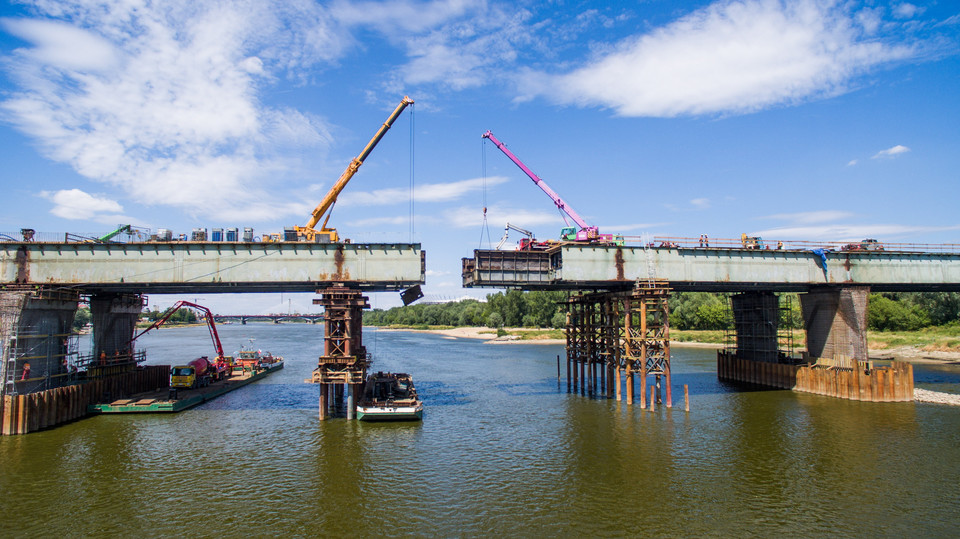 Postępy prac remontowych na moście Łazienkowskim w Warszawie
