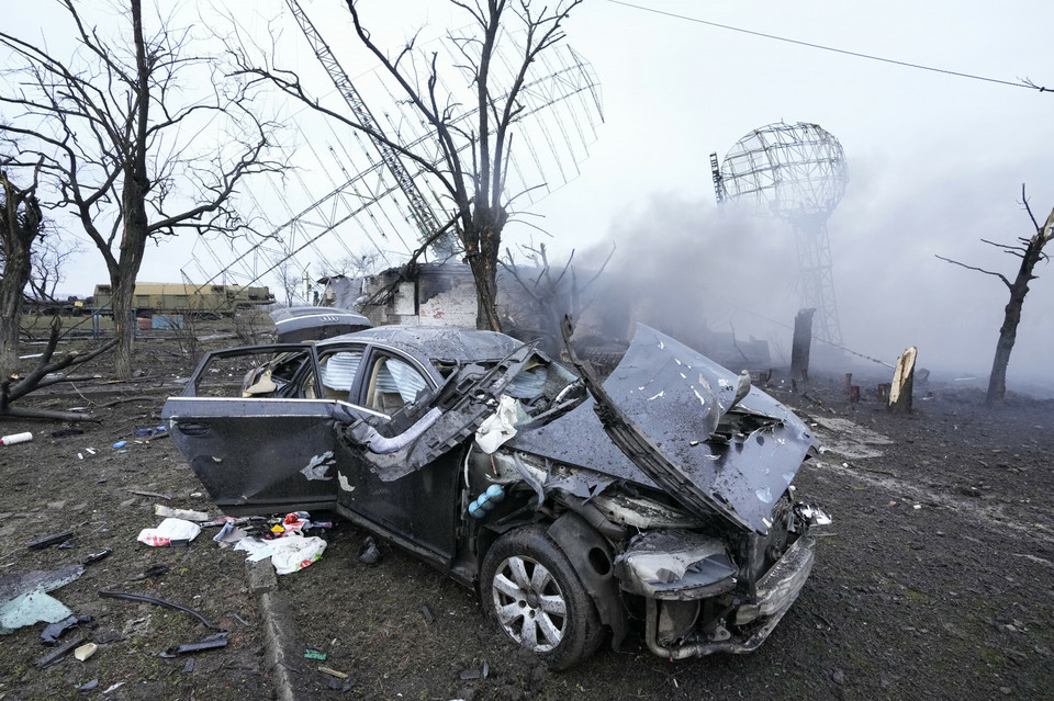 Uszkodzone radary i inny sprzęt w ukraińskich obiektach wojskowych pod Mariupolem