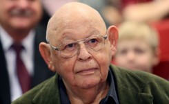 Jerzy Urban obraził uczucia religijne. Sąd: 120 tys. zł grzywny