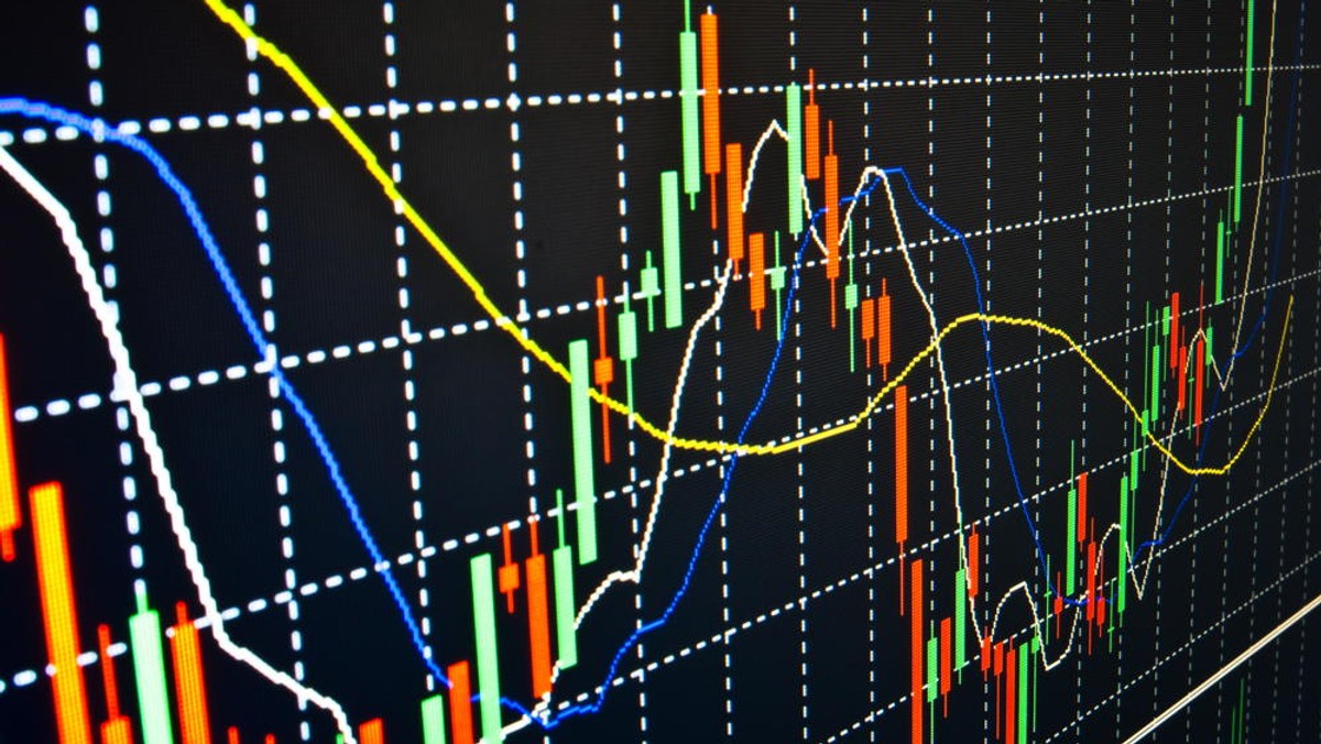 Spowolnienie w polskiej gospodarce jest przejściowe - oceniają ekonomiści komentujący poniedziałkowe, lepsze od spodziewanych, dane o wskaźniku PMI dla polskiego sektora przemysłowego. Ich zdaniem z polskiego przemysłu "powiało optymizmem".