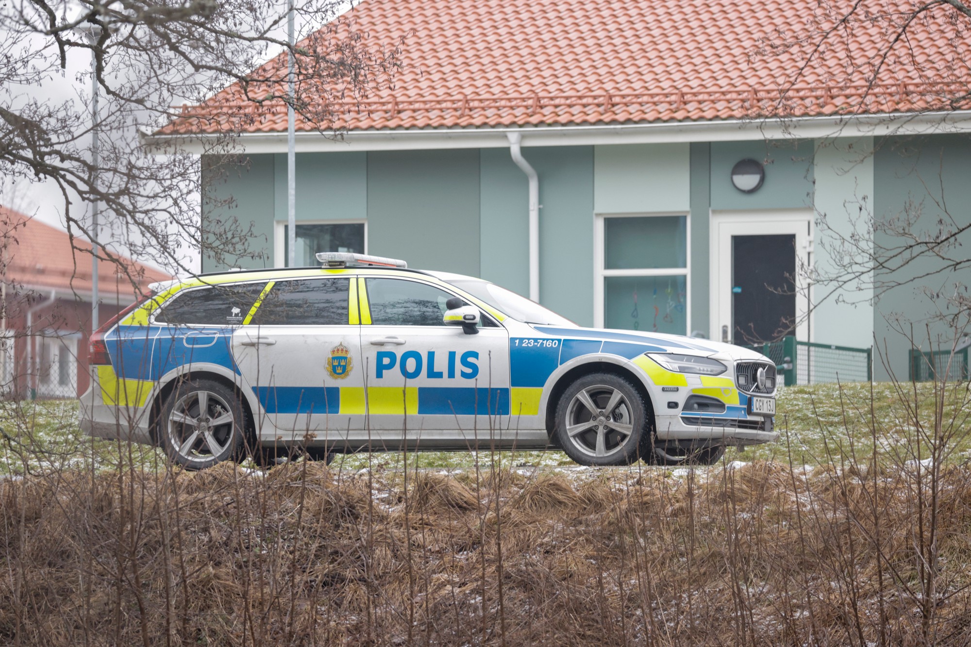 V areáli vzdelávacieho zariadenia v meste Örebro vypukla streľba. 