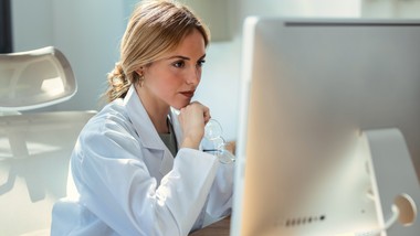 ponad trzydziestu przyszłych lekarzy otrzyma duże stypendia. opolski s