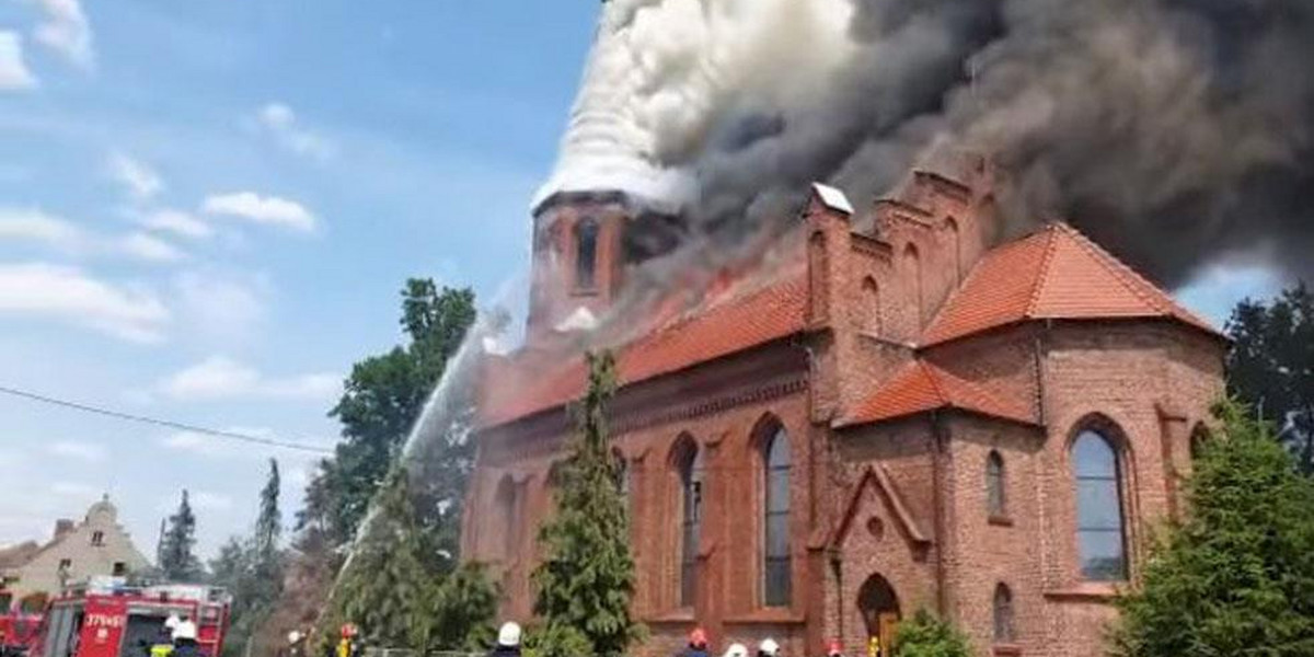 To oni ratowali płonący kościół