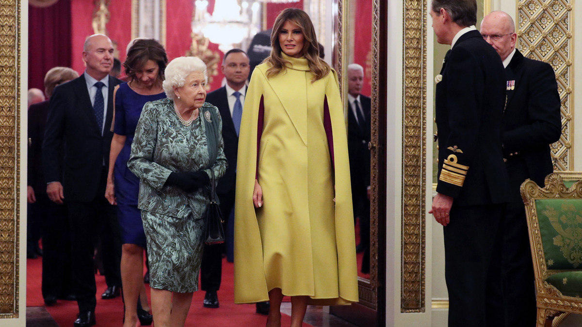Przywódcy krajów należących do NATO spotkali się wczoraj w Londynie. "The Guardian" odnotował, że podczas powitania królowej Elżbiety II z Donaldem Trumpem i jego żoną Melanią miał miejsce nietypowy incydent. Nagranie ze zdarzenia trafiło do sieci.