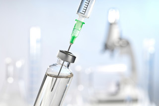 Ekspert: Nie ma obecnie żadnych dowodów, by szczepienie przeciw SARS-CoV-2 stanowiło ryzyko dla chorych bezobjawowo