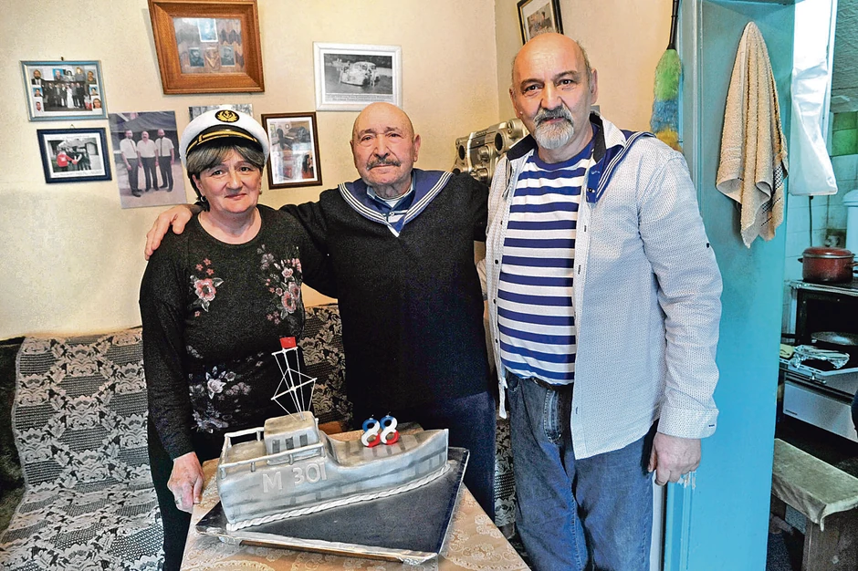 Ranko sa sinom Slobodanom i snajom Verom za njegov 88. rođendan