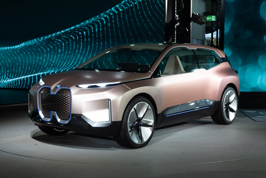 BMW iNext ma się pojawić w 2021 roku. Będzie to pierwszy model bawarskiej marki gotowy do autonomicznej jazdy. 