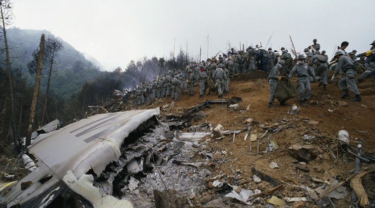 A japán hatóság újra befogta az 1985-ben lezuhant és 520 ember halálát okozó repülő fekete dobozának jelét / Fotó: Getty Images