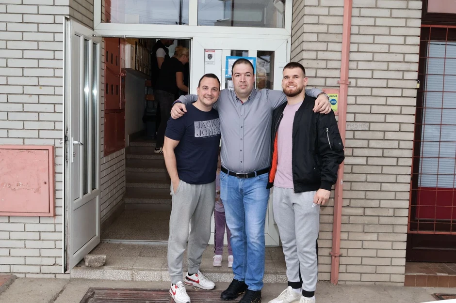 Peto komšijsko okupljanje u gradu Nišu u višespratnici 