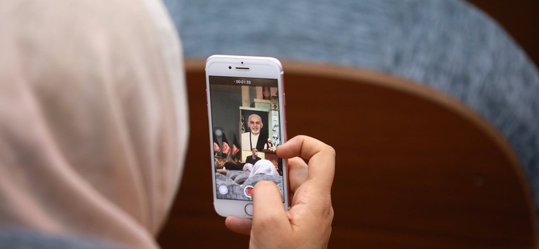 W latach 90. talibowie zakazali internetu. Teraz poznali jego moc