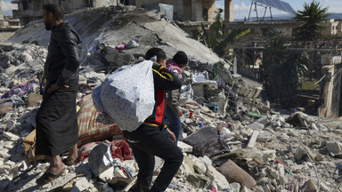 Syryjczycy rozpaczliwie wołają o pomoc. "Ludzie tu umierają, bo nie mamy sprzętu"